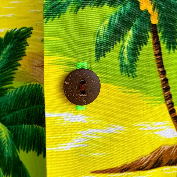 Royal Hawaiian Creations Aloha Shirt - Size Small - Picture 5 of 12